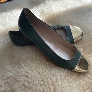 NINE WEST. gold footed ballet flat. Size 8.